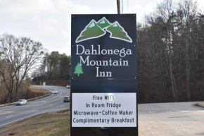 Отель Dahlonega Mountain Inn  Далонега